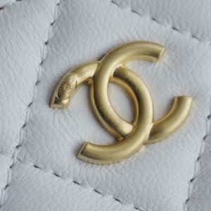 chanel金属球系列 22b新款小盒子 正品皮 白色◽ 图9