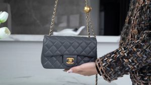 Chanel 金属球 Mini深灰色 图1