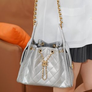 Chanel small hobo 银色 小号 图2