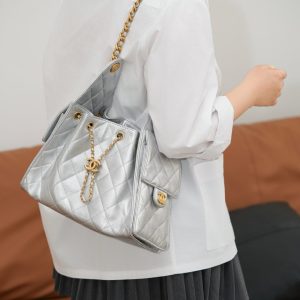 Chanel small hobo 银色 小号 图3