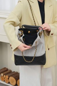 Chanel 25A 水桶包 灰色 图3