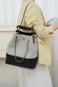 Chanel 25A 水桶包 灰色 图4