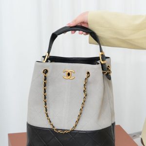 Chanel 25A 水桶包 灰色 图5