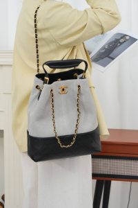 Chanel 25A 水桶包 灰色 图8