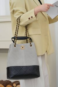 Chanel 25A 水桶包 灰色 图9
