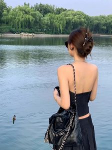 CHANEL 22 bag 垃圾袋 上身图 图1