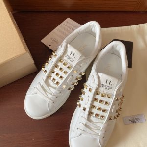 顶级版本华伦天奴 这次决定感受VLTN小白鞋的魅力,东莞大厂出品。直调ZP发泡底,让懂货的人们爱不释手。原厂版面数据,楦 图1