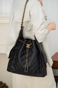 Chanel hobo bag 抽绳水桶包 黑金鱼子酱 中号 图2