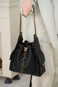 Chanel hobo bag 抽绳水桶包 黑金鱼子酱 中号 图3