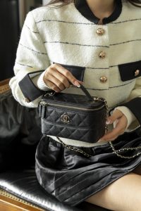 Chanel 25c 新款 手柄盒子包 黑金荔枝牛 图3