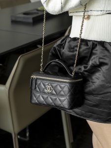 Chanel 25c 新款 手柄盒子包 黑金荔枝牛 图4