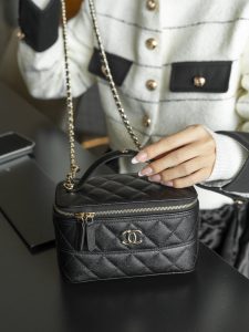 Chanel 25c 新款 手柄盒子包 黑金荔枝牛 图8