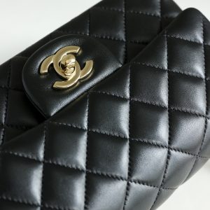 原厂皮 Classic Flap万年经典款Cf大mini黑色淡金扣 现货啦 图8