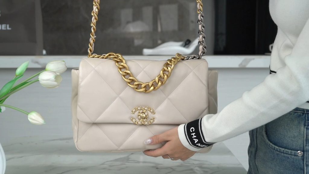 CHANEL BAG 米白 中号 图1