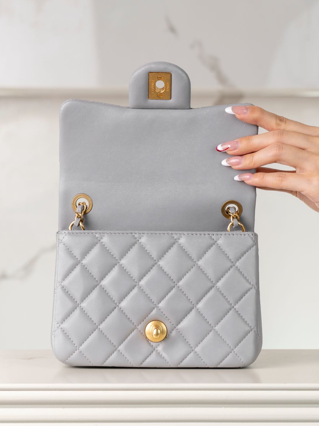 Chanel 金球方胖子 灰蓝色 图6