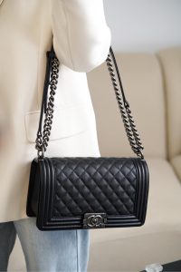 Chanel Leboy 小球纹 黑银中号 图6