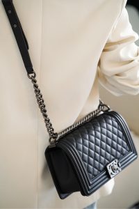 Chanel Leboy 小球纹 黑银中号 图8