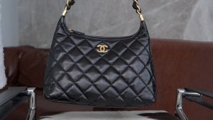 Chanel 24a Hobo黑色 大号 图1