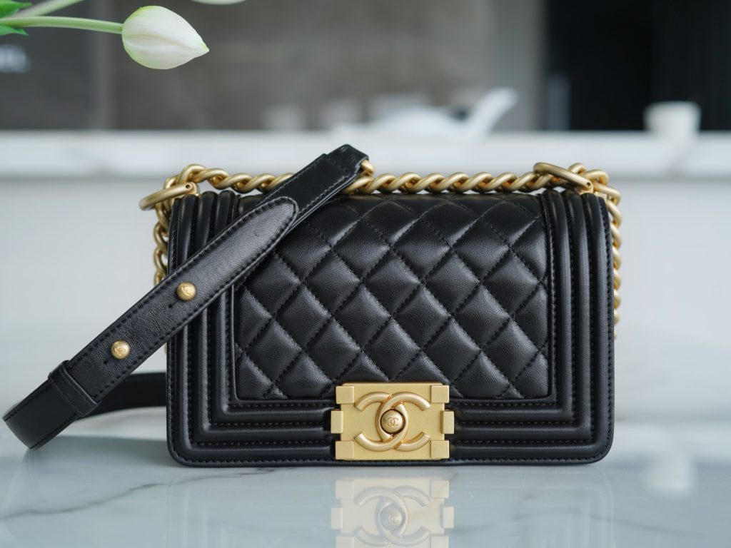Chanel Leboy 小羊皮黑金 小号 图1