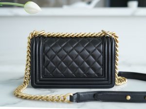 Chanel Leboy 小羊皮黑金 小号 图3