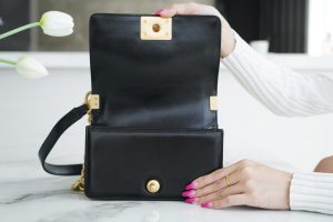 Chanel Leboy 小羊皮黑金 小号 图4