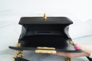 Chanel Leboy 小羊皮黑金 小号 图5