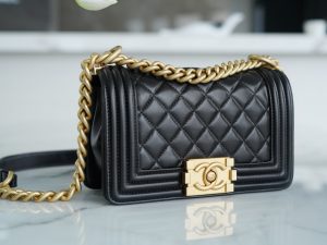 Chanel Leboy 小羊皮黑金 小号 图9