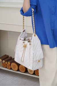 Chanel hobo bag 白色鱼子酱 中号 图2