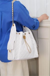 Chanel hobo bag 白色鱼子酱 中号 图3