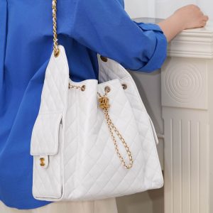 Chanel hobo bag 白色鱼子酱 中号 图3