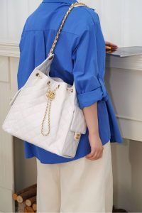 Chanel hobo bag 白色鱼子酱 中号 图6