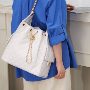 Chanel hobo bag 白色鱼子酱 中号 图6