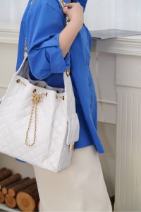 Chanel hobo bag 白色鱼子酱 中号 图7