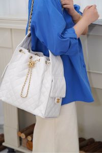 Chanel hobo bag 白色鱼子酱 中号 图9