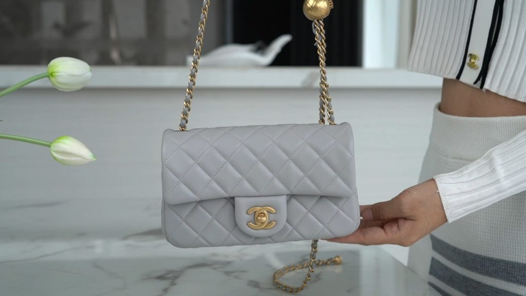 Chanel 王̆̈炸̆̈ CF金属球 大Mini 浅灰色 图1