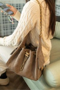 Chanel 灰色麂皮hobo 小号 图4