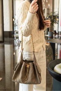 Chanel 灰色麂皮hobo 小号 图9