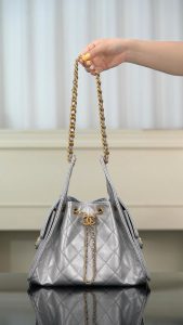 Chanel small hobo 银色 小号 图1