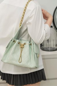 Chanel small hobo 薄荷绿小号 图3