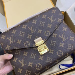 Lv老花邮差 图1