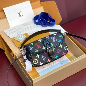 升级版本M14194 黑彩!联名村上隆!Nano Diane 法棍手袋Monogram Empreinte皮革的Nano 图1