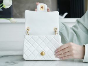 Chanel 金属球方胖子 白色 图2