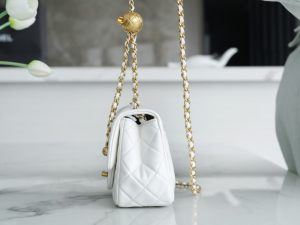 Chanel 金属球方胖子 白色 图5