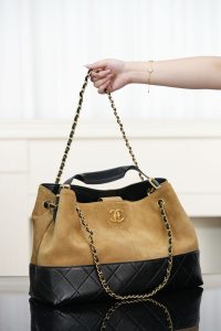 Chanel 25A 高级手工坊 麂皮购物袋 大号 图3