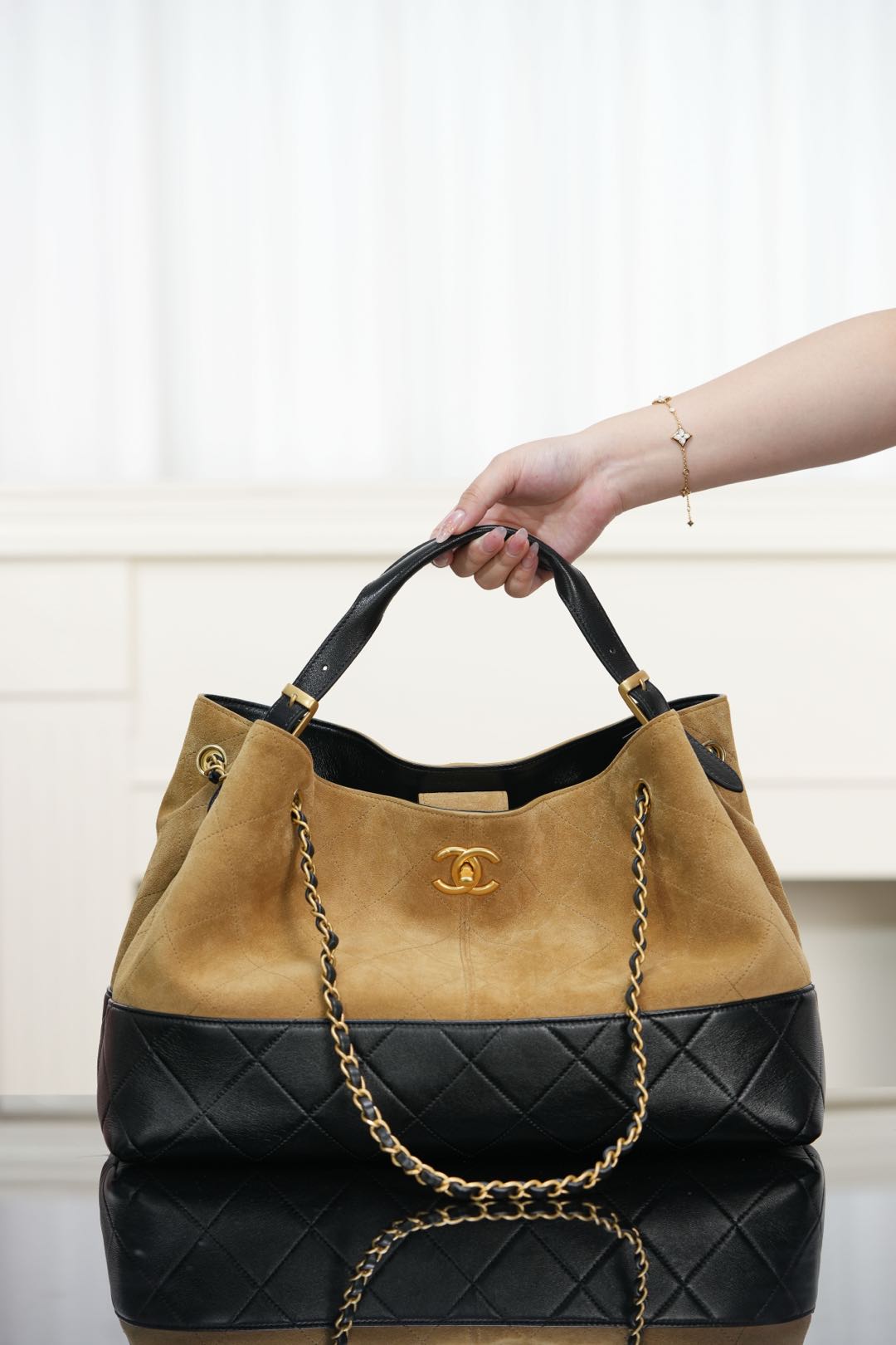 Chanel 25A 高级手工坊 麂皮购物袋 大号 图6