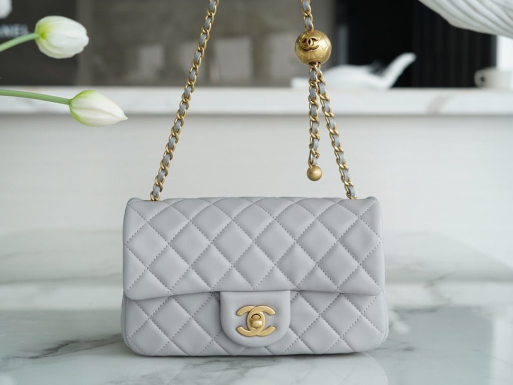 Chanel 王̆̈炸̆̈ CF金属球 大Mini 浅灰色 图1