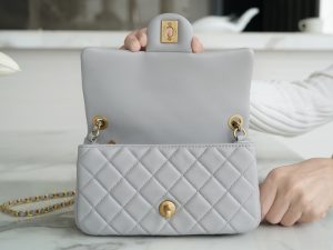 Chanel 王̆̈炸̆̈ CF金属球 大Mini 浅灰色 图7