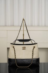 Chanel 26ss熊猫配色 米色帆布购物袋 小号 图1
