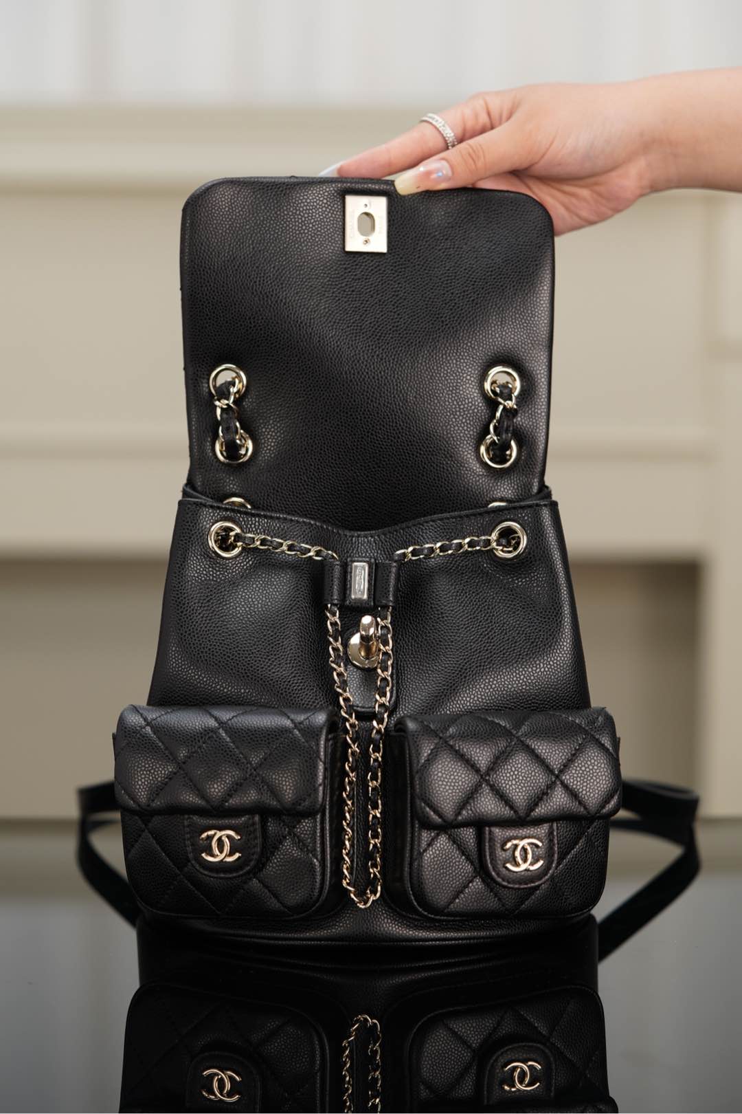 CHANEL 23P新款 Duma双肩 牛皮 中号黑色 图5