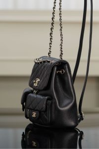 CHANEL 23P新款 Duma双肩 牛皮 中号黑色 图4